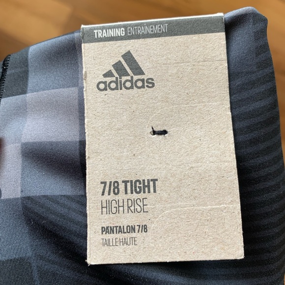 Peloton Women’s Fitness Apparel - Picture 7 of 11